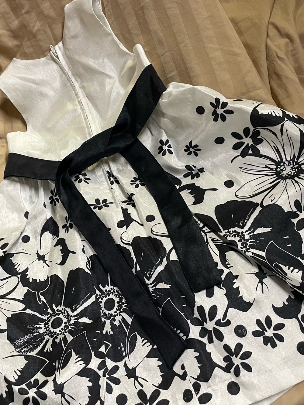 Formal dress for 4 - Picture 3 of 5
